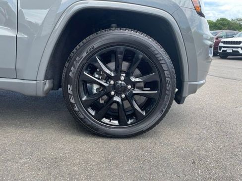 Used 2021 Jeep Grand Cherokee Laredo X AWD/4WD image 36