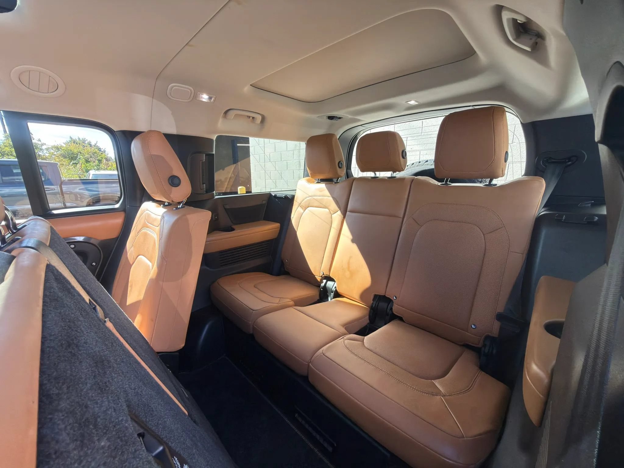 Used 2023 Land Rover Defender 130 First Edition AWD/4WD image 30