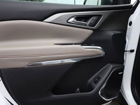 Used 2024 Chevrolet Traverse LT w/ Enhanced Driving Package image 17