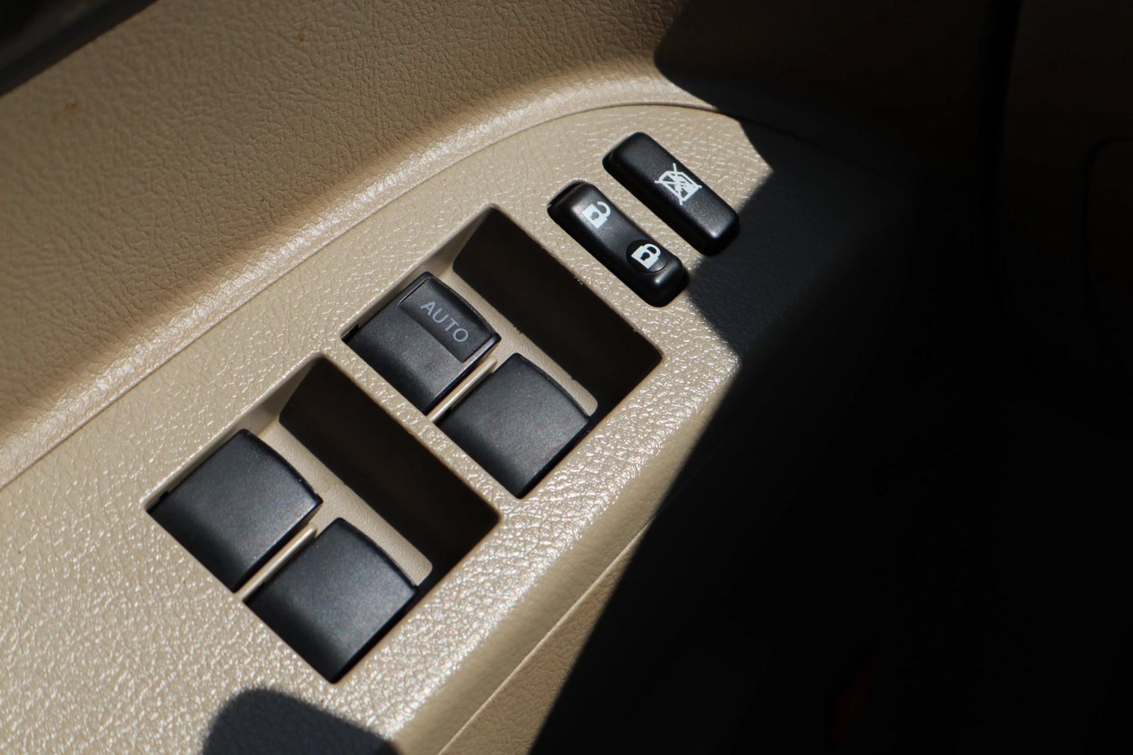 Used 2010 Toyota Highlander Limited AWD/4WD image 29