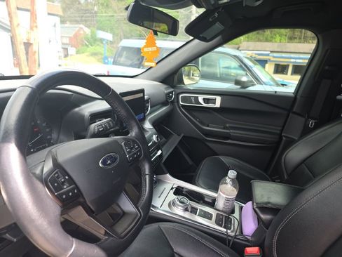 Used 2020 Ford Explorer XLT w/ Equipment Group 202A image 10