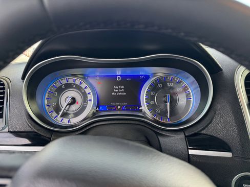 Used 2023 Chrysler 300 Touring w/ Sport Appearance Package image 23