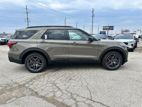 New 2026 Ford Explorer ST-Line w/ ST-Line Street Pack image 2