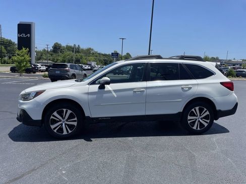 Used 2018 Subaru Outback 2.5i Limited AWD/4WD image 3