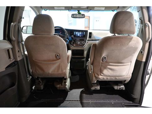 Used 2015 Toyota Sienna LE FWD image 20