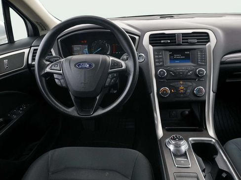 Used 2018 Ford Fusion SE FWD image 19