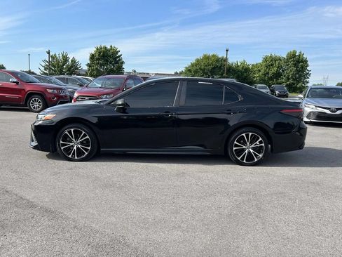 Used 2018 Toyota Camry SE FWD image 6