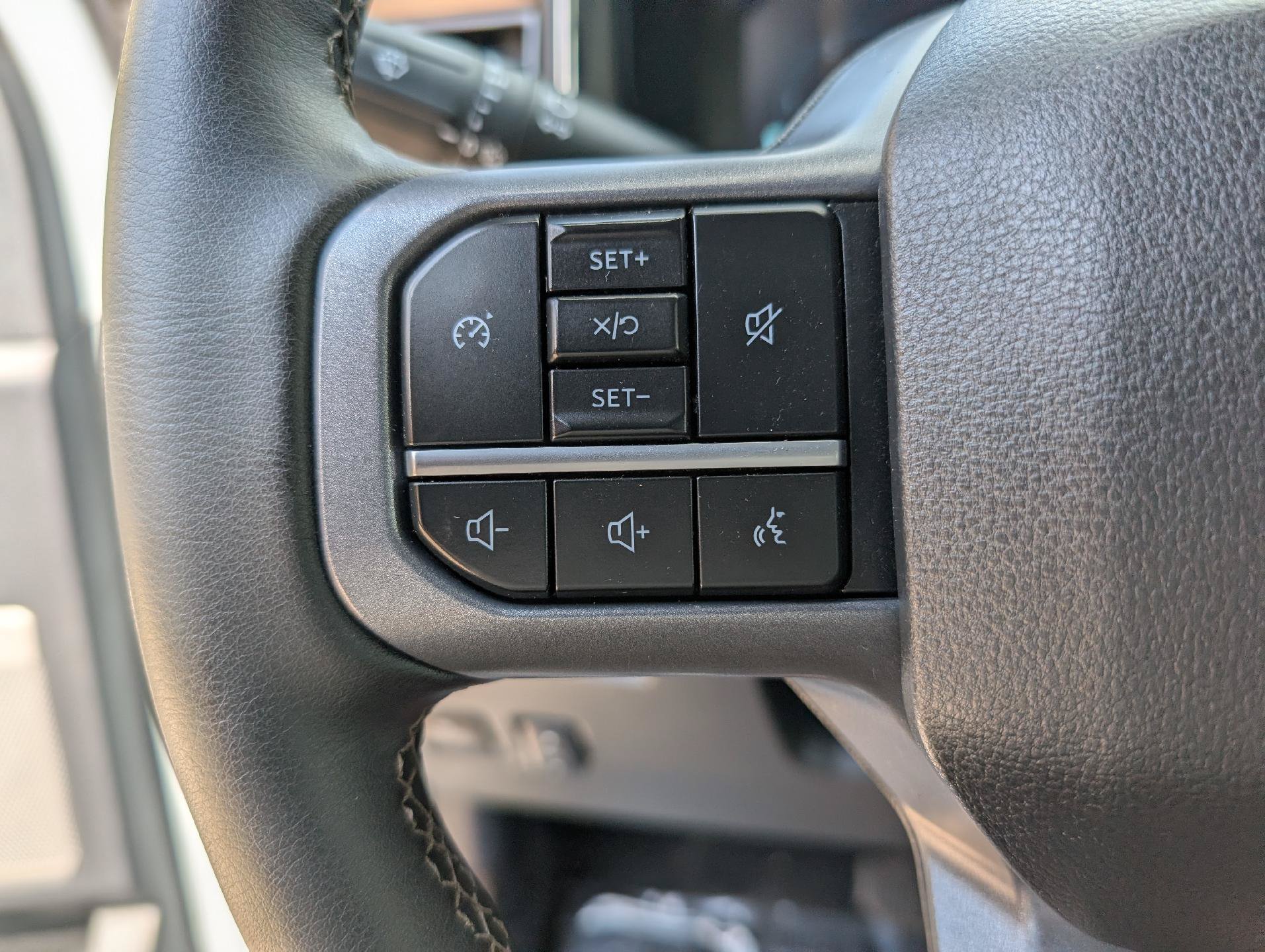 Used 2025 Ford F350 Lariat AWD/4WD image 24
