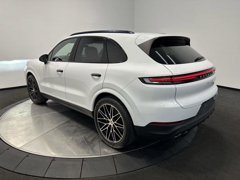 Certified 2024 Porsche Cayenne S image 3
