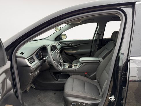 Used 2023 GMC Acadia SLE w/ Driver Convenience Package image 9