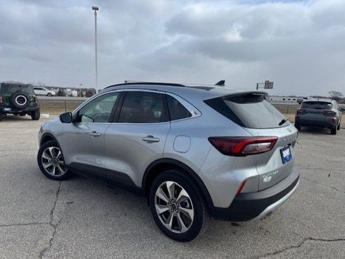 Used 2023 Ford Escape Platinum image 6