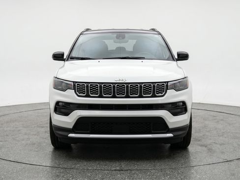 Used 2025 Jeep Compass Limited AWD/4WD image 2