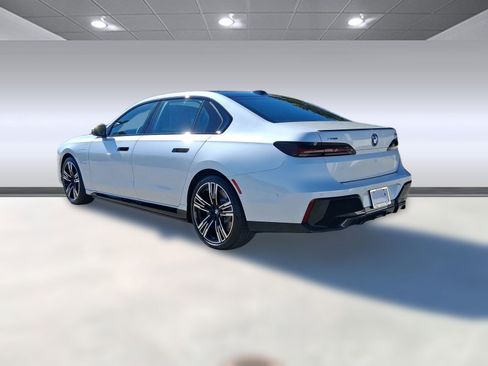 New 2026 BMW 750e xDrive w/ Premium Package image 3