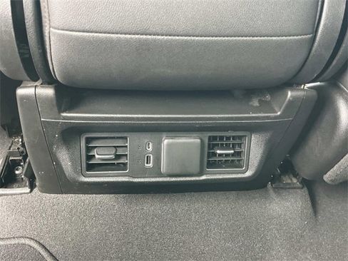 Used 2024 GMC Sierra 1500 SLT image 17