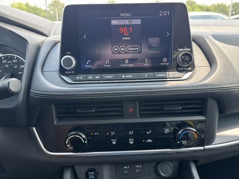 Used 2024 Nissan Rogue S FWD image 12
