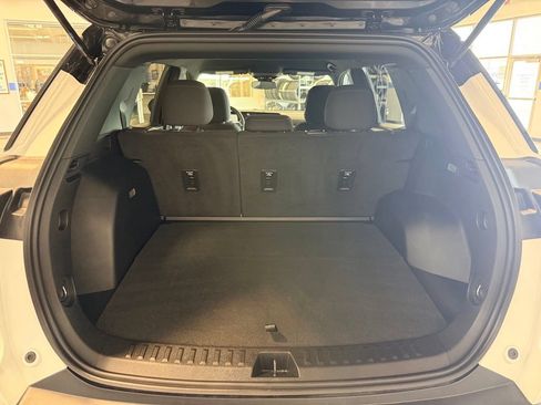 Used 2025 Chevrolet Equinox LT AWD/4WD image 19