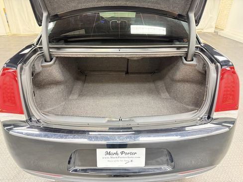 Used 2018 Chrysler 300 Touring L image 5