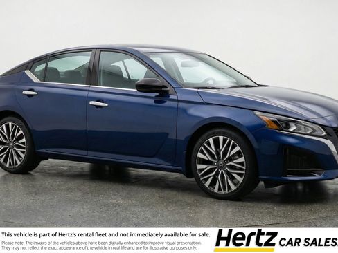 Used 2025 Nissan Altima 2.5 SV image 1