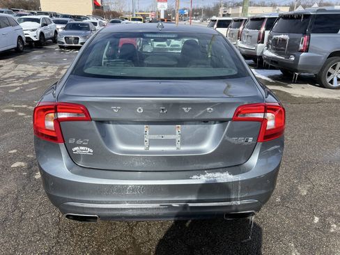 Used 2017 Volvo S60 T5 Inscription image 8