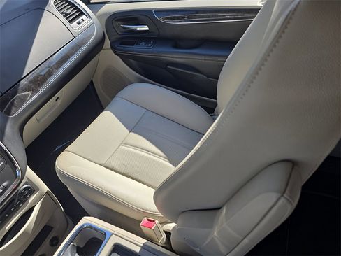 Used 2012 Chrysler Town & Country Touring-L w/ Premium Group image 13