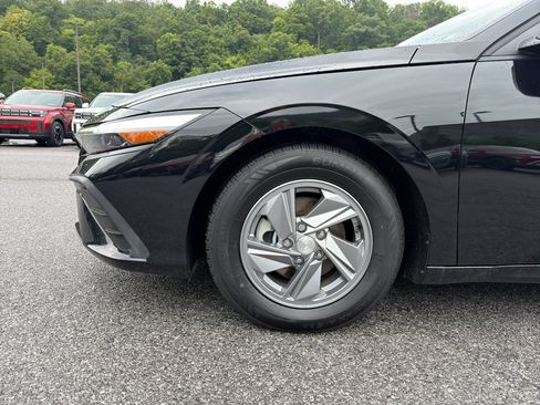 Certified 2024 Hyundai Elantra SE FWD image 8