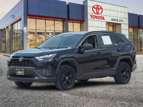 Used 2024 Toyota RAV4 LE AWD/4WD image 2