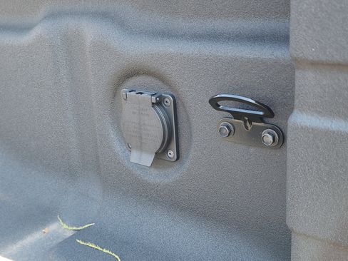 Used 2024 Nissan Frontier SV w/ SV Convenience Package image 40