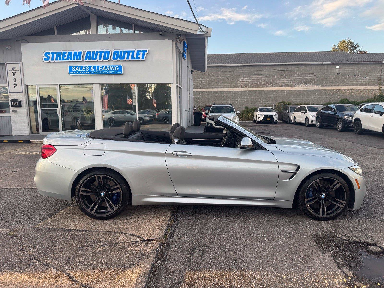 Used 2018 BMW M4 Convertible RWD image 23