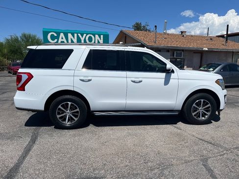 Used 2018 Ford Expedition XLT w/ Equipment Group 202A RWD image 3