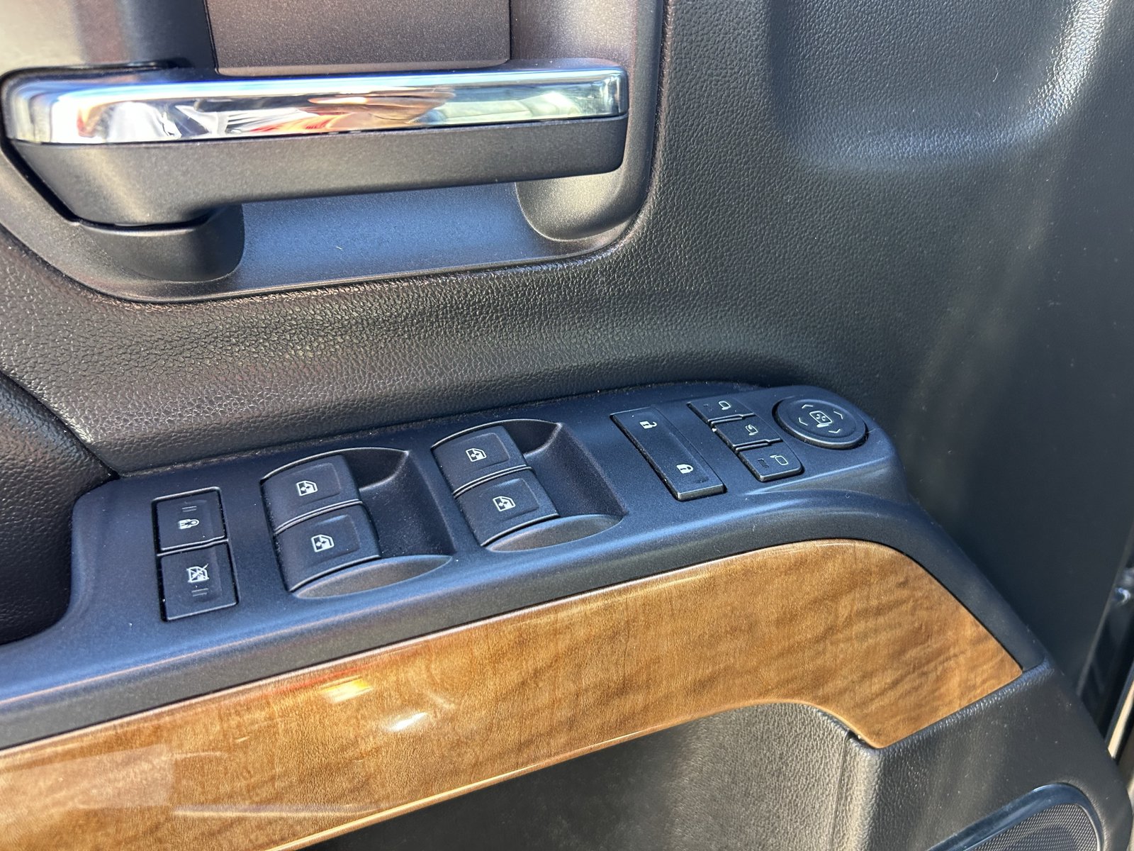 Used 2018 Chevrolet Silverado 2500 LTZ w/ Duramax Plus Package AWD/4WD image 15
