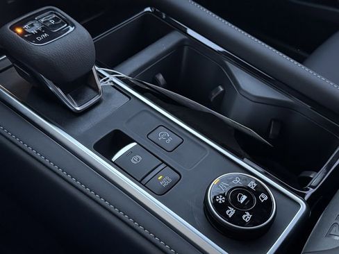 New 2026 Nissan Pathfinder SL image 18