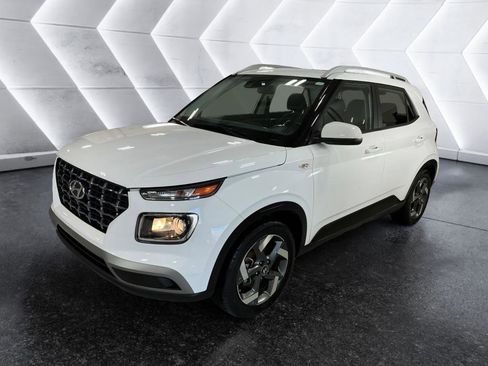 Certified 2022 Hyundai Venue SEL image 2