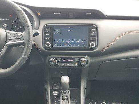 Used 2024 Nissan Kicks SR w/ SR Premium Package FWD image 21