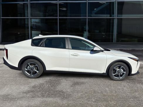 New 2026 Kia K4 LXS image 4