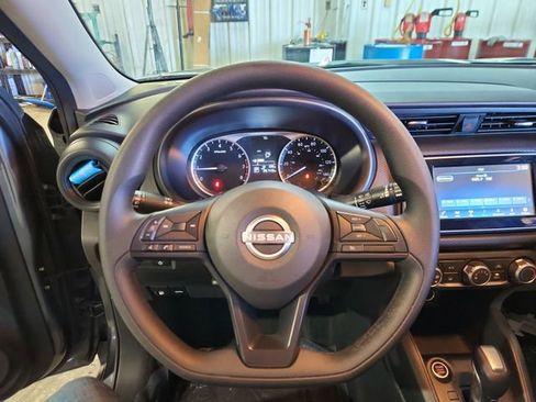 Used 2025 Nissan Kicks Play S FWD image 11