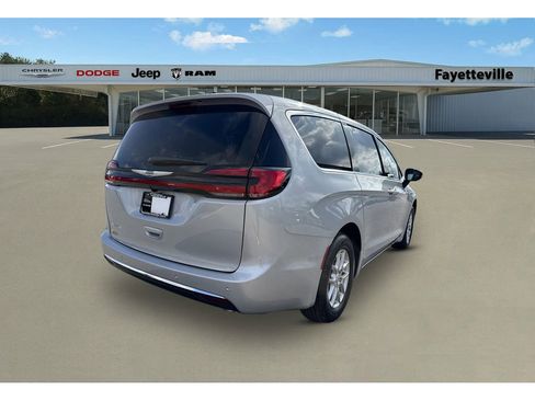 New 2026 Chrysler Pacifica Select FWD image 3