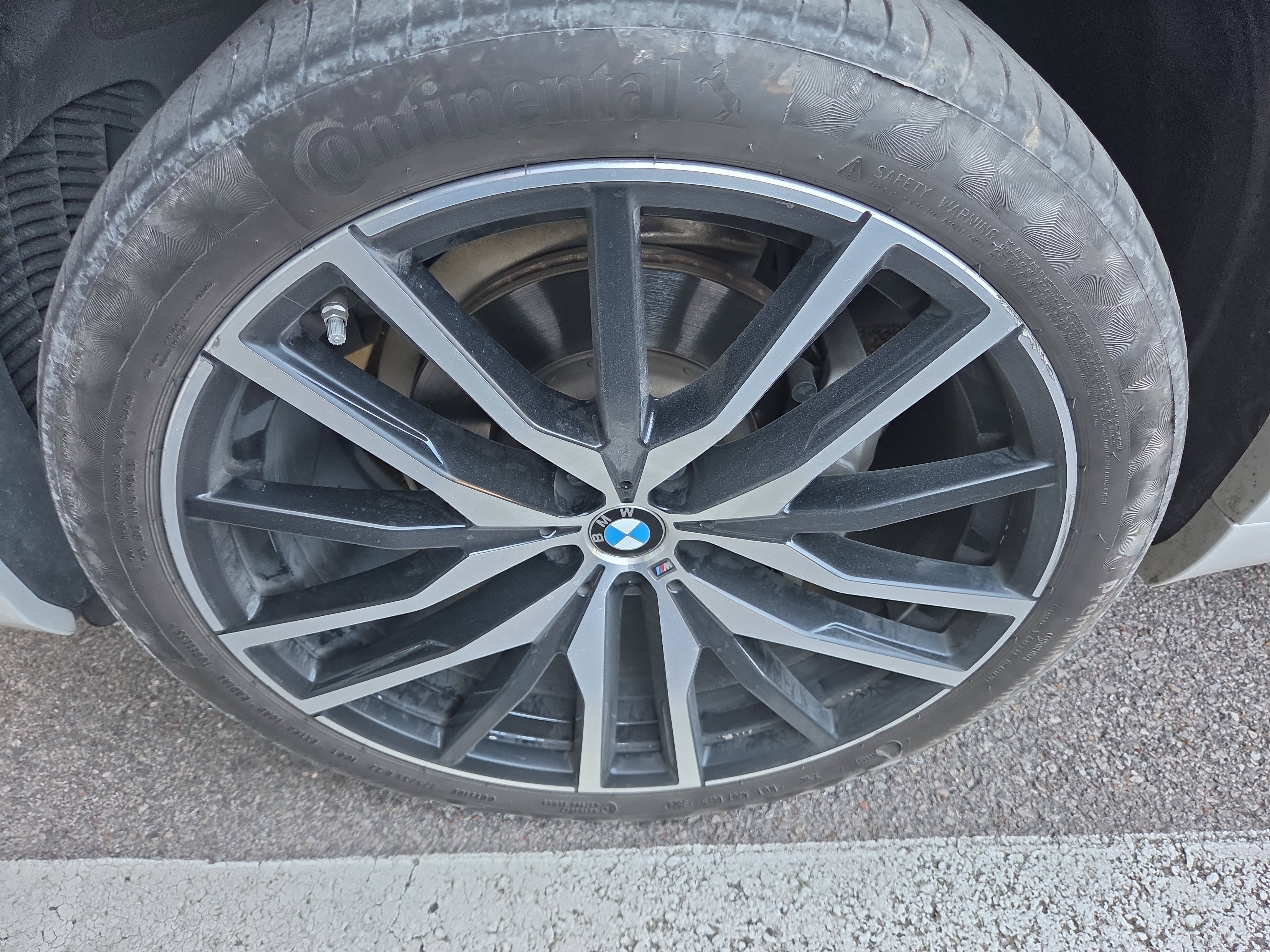 Used 2019 BMW X5 xDrive40i w/ M Sport Package AWD/4WD image 3