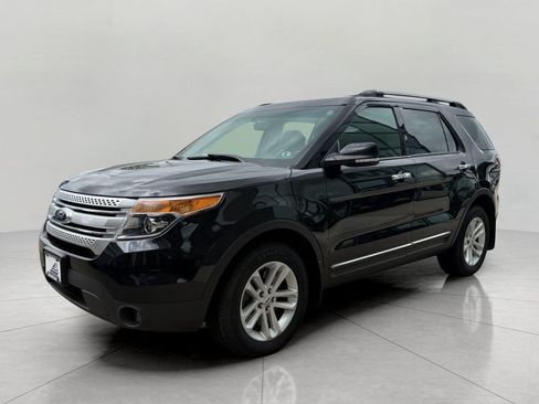 Used 2014 Ford Explorer XLT w/ Equipment Group 202A AWD/4WD image 6