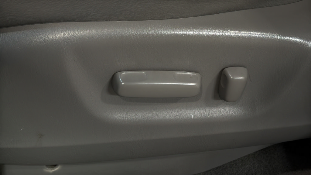 Used 2004 Toyota Sienna XLE w/ XLE Pkg 14 FWD image 17