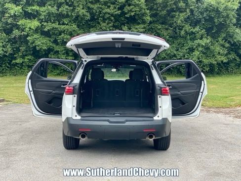 Used 2023 Chevrolet Traverse LT FWD image 41