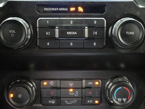 Used 2020 Ford F150 XLT w/ Equipment Group 302A Luxury AWD/4WD image 18