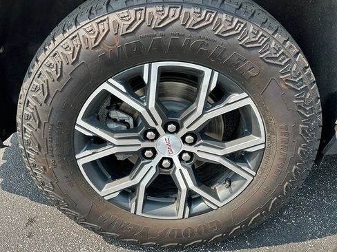 Used 2025 GMC Acadia AT4 AWD/4WD image 9