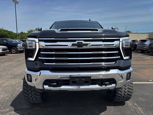 Used 2024 Chevrolet Silverado 2500 LTZ w/ LTZ Plus Package AWD/4WD image 2
