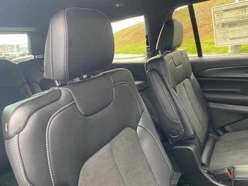 New 2025 Jeep Grand Cherokee L Altitude image 32