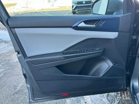 Certified 2022 Volkswagen Taos SE image 31