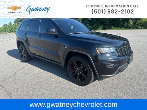 Used 2019 Jeep Grand Cherokee Laredo AWD/4WD image 3