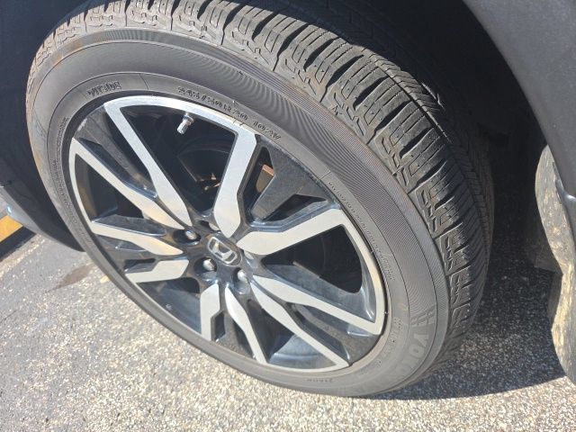 Used 2020 Honda Pilot Touring image 7
