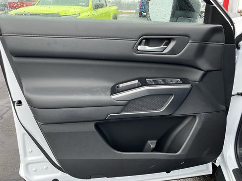 New 2026 Nissan Pathfinder SL w/ SL Premium Package image 22