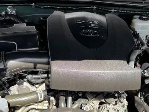 Certified 2021 Toyota Tacoma TRD Off-Road AWD/4WD image 21
