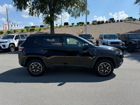 Used 2024 Jeep Compass Trailhawk AWD/4WD image 6